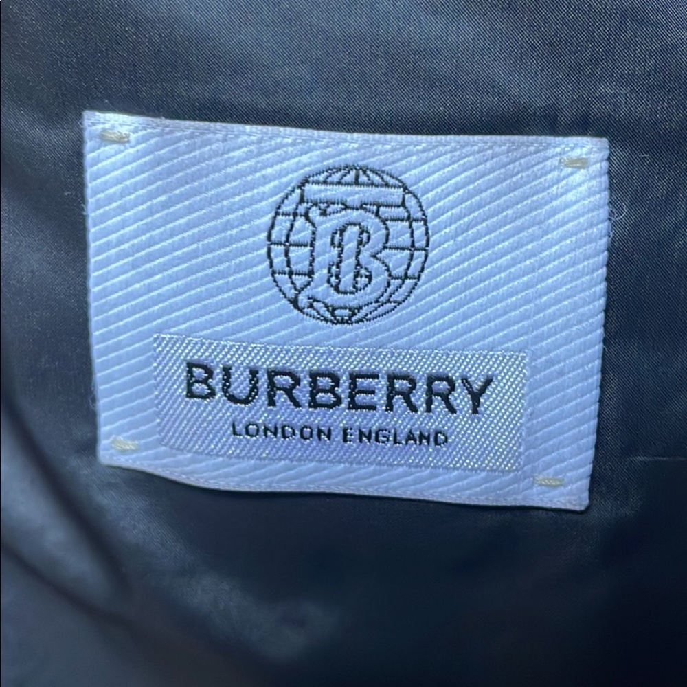 Authentic Burberry Puffer Coat - Picture 3 of 6